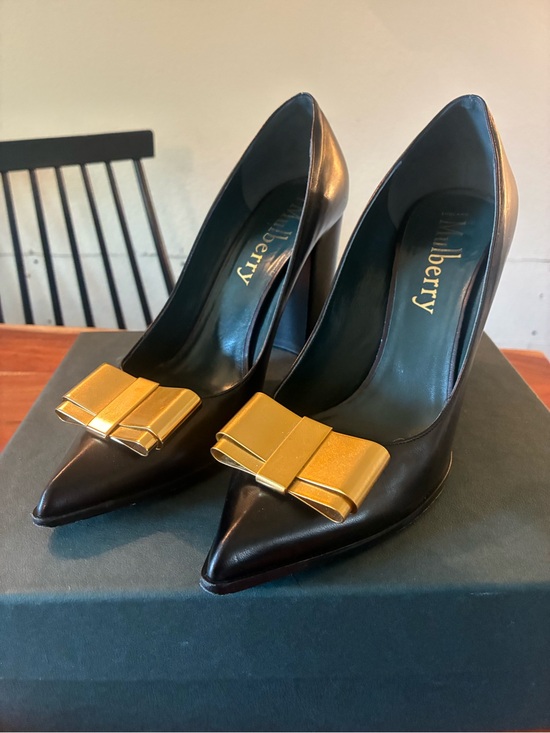 Mulberry Shoes - Mulberry Black Pointed Leather Pumps with Gold Bow